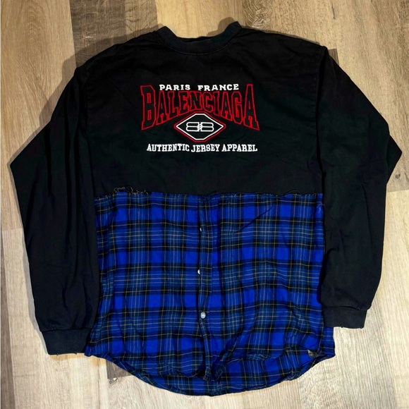 Long sleeveBALENCIAGA sports shirt.